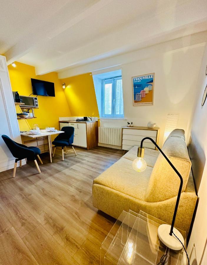 Studio Hissez Haut - Idealement Place, Plage, Restaurants, Commerces Трувіль-сюр-Мер Екстер'єр фото